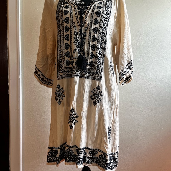 American Eagle Outfitters Cream Tunic with Black Embroidery - Picture 3 of 3